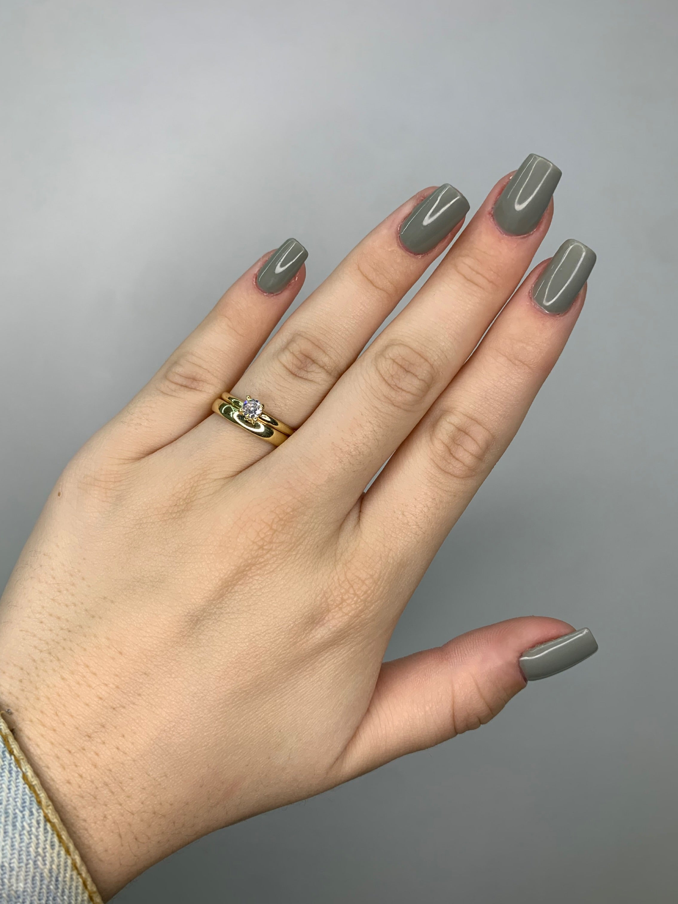 Par de Alianças Tradicional + Solitário Banhadas à Ouro